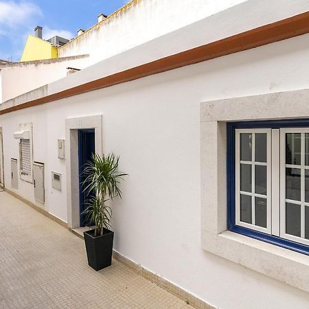 Whome Urban Escape: 1-Br W/Mezzanine Near Campo Ourique Lisbon Bagian luar foto