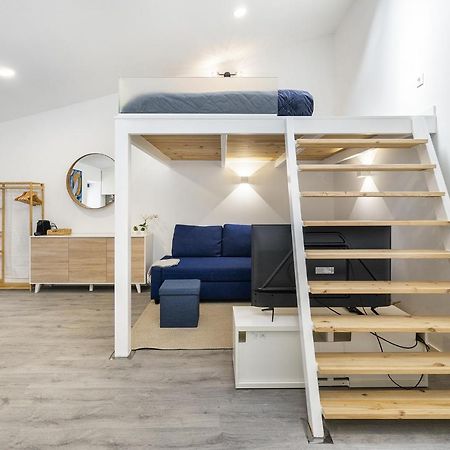 Whome Urban Escape: 1-Br W/Mezzanine Near Campo Ourique Lisbon Bagian luar foto