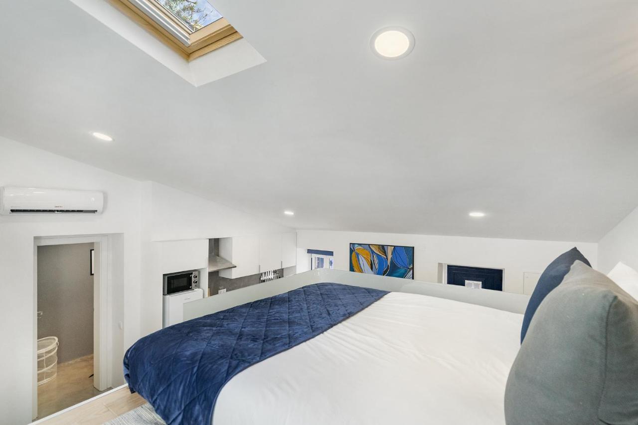 Whome Urban Escape: 1-Br W/Mezzanine Near Campo Ourique Lisbon Bagian luar foto