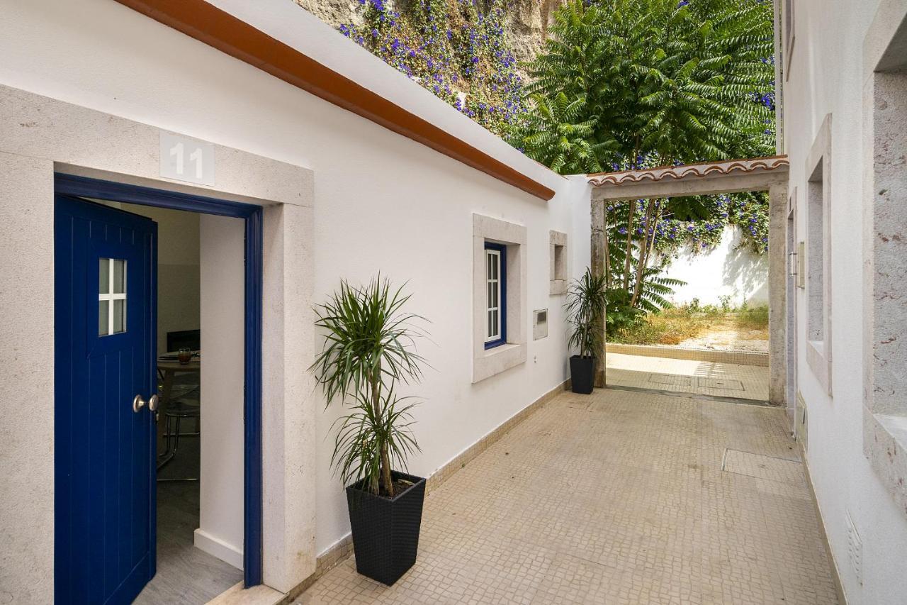Whome Urban Escape: 1-Br W/Mezzanine Near Campo Ourique Lisbon Bagian luar foto