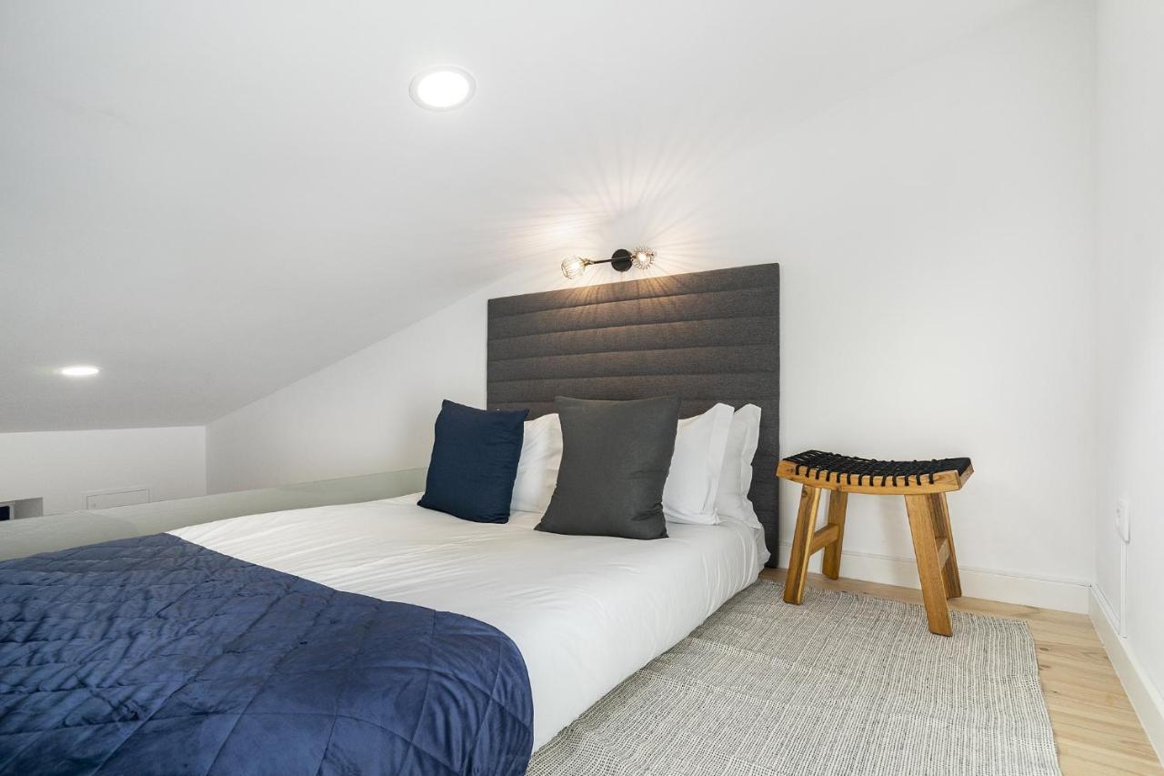 Whome Urban Escape: 1-Br W/Mezzanine Near Campo Ourique Lisbon Bagian luar foto