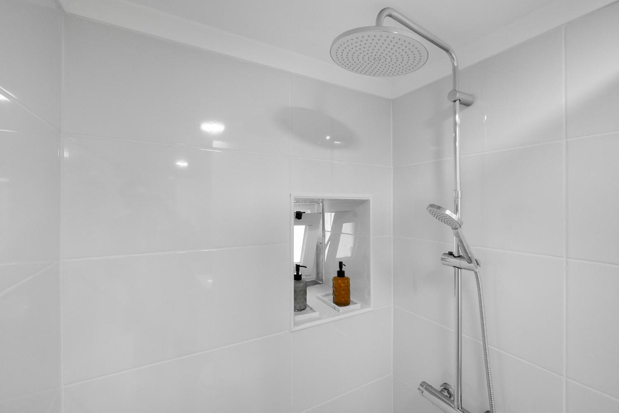 Whome Urban Escape: 1-Br W/Mezzanine Near Campo Ourique Lisbon Bagian luar foto